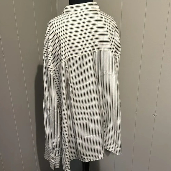 Vince. Silkblend stripe hidden front placket long sleeve standup collar blouse - Picture 3 of 10